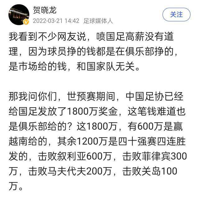 比赛第2分钟，C罗禁区倒地，主裁判马宁响哨手指点球点，C罗摇手指，随后马宁观看VAR取消点球判罚。